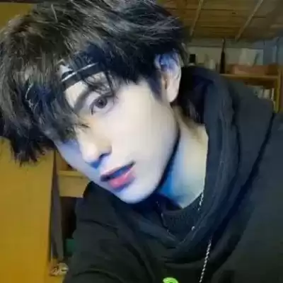 苍傲玉